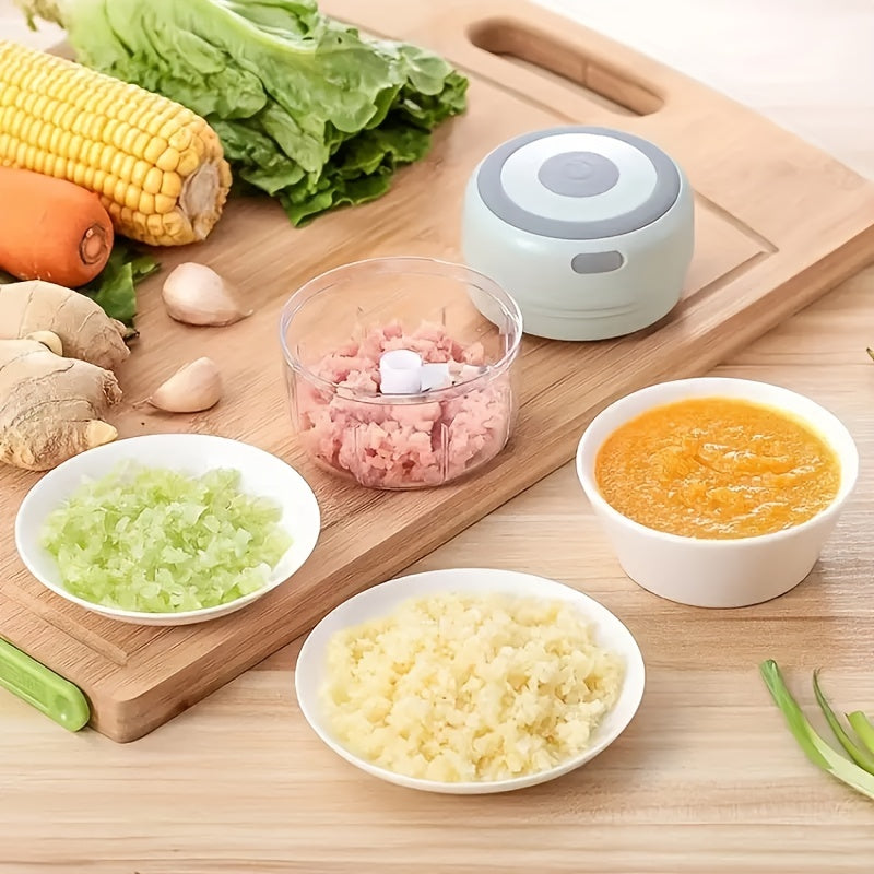 1pc Electric Mini Garlic Chopper with a Capacity of 100+8.45oz, USB MeatGrinder, And Garlic Crusher. it ls a Robust Tool for Crushing Ginger AndVegetables, Featuring a Safety Switch And a Thickened Design.